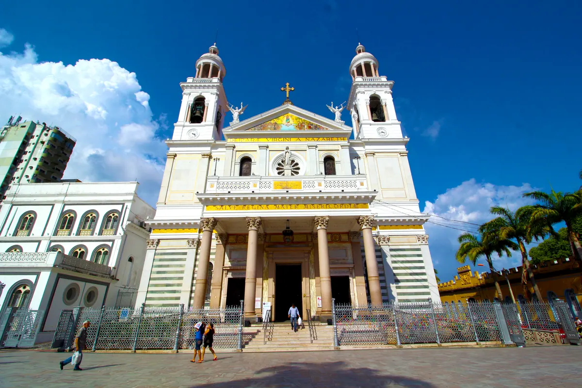 Fachada de la basílica-santuario de Nuestra Señora de Nazaré en Belém do Pará (Brasil)