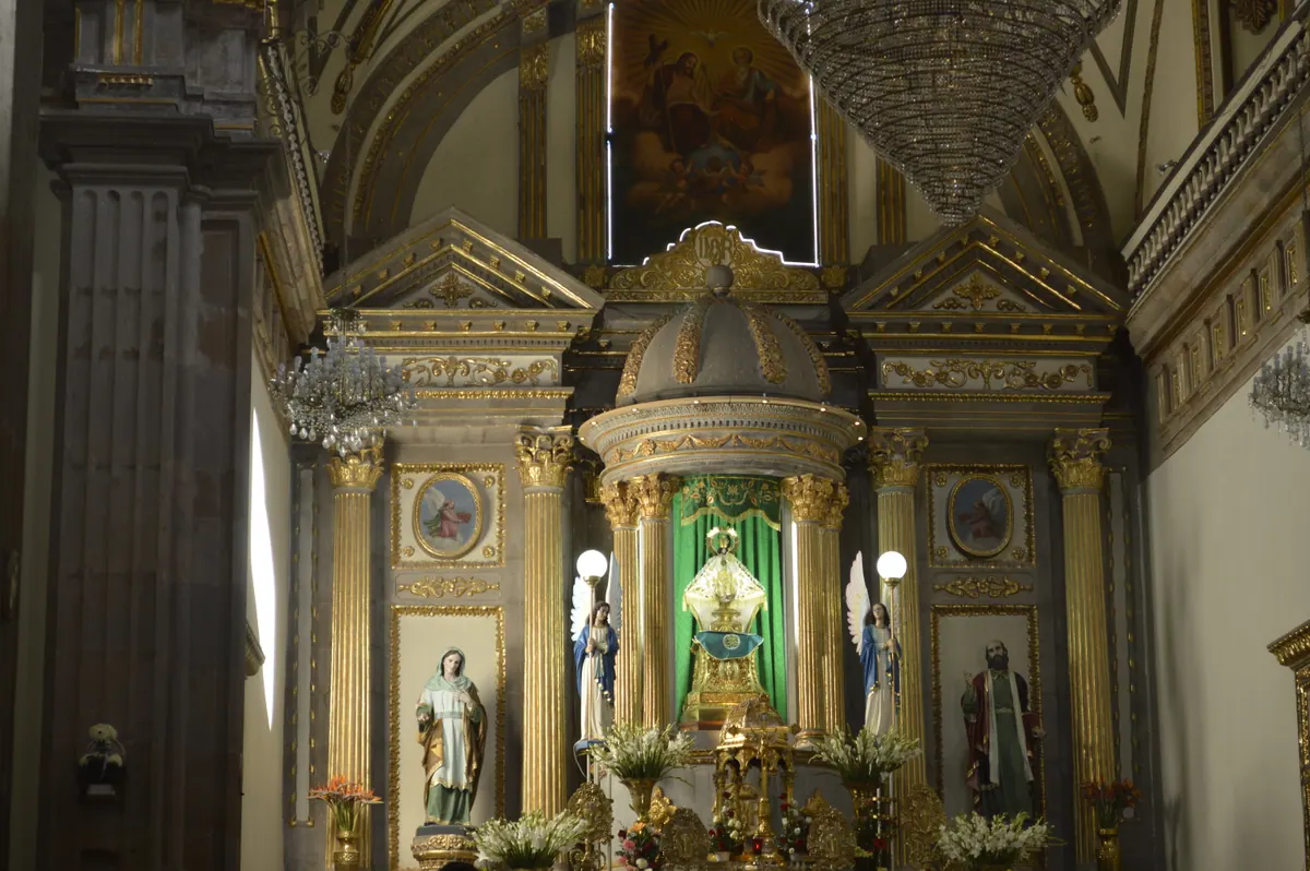 Fachada de la basílica de Nuestra Señora del Rosario de Talpa de Allende, en la sierra de Jalisco (México)