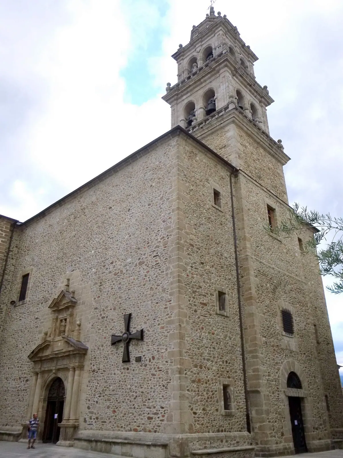 Fachada de la basílica de Nuestra Señora de la Encina, en Ponferrada (León)