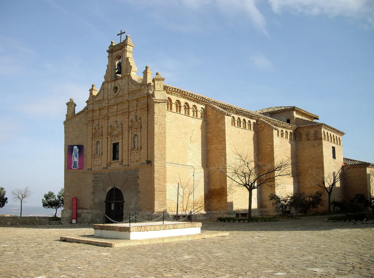 Ermita de la Virgen del Yugo, en un cerro sobre las Bardenas Reales (Arguedas, Navarra)