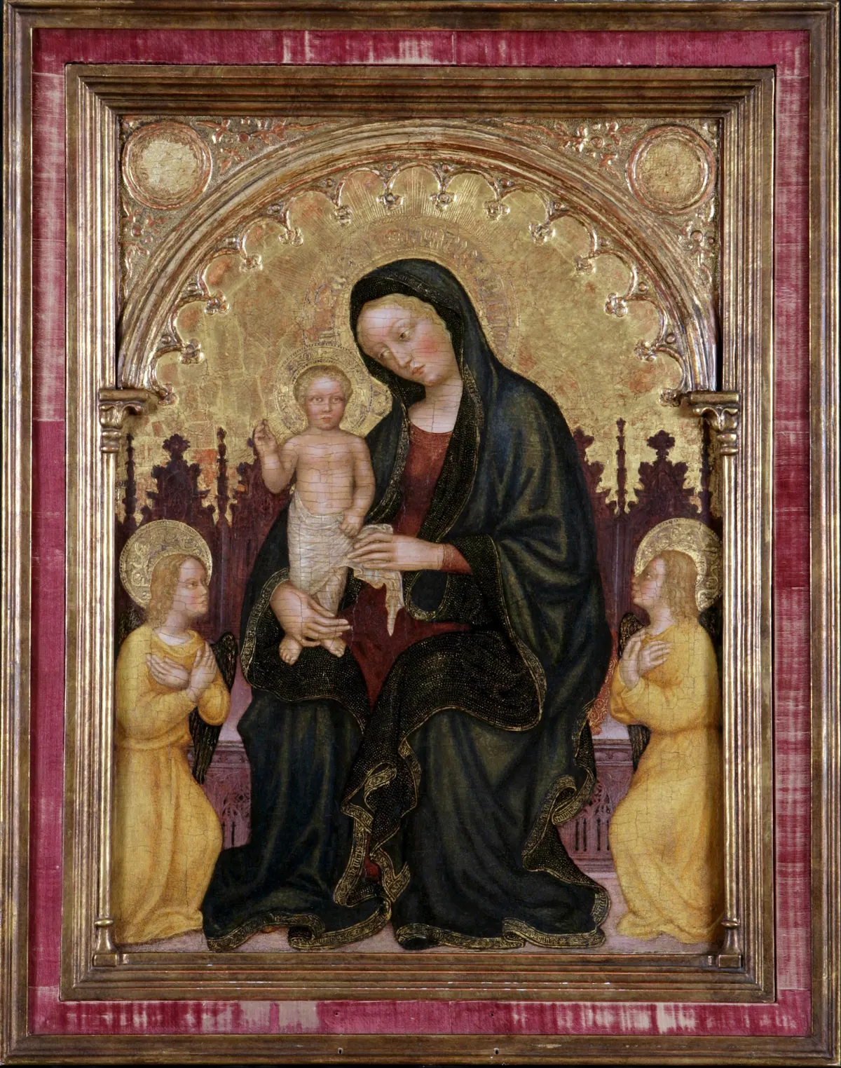 Madonna entronizada con el Niño y dos ángeles (Gentile da Fabriano)