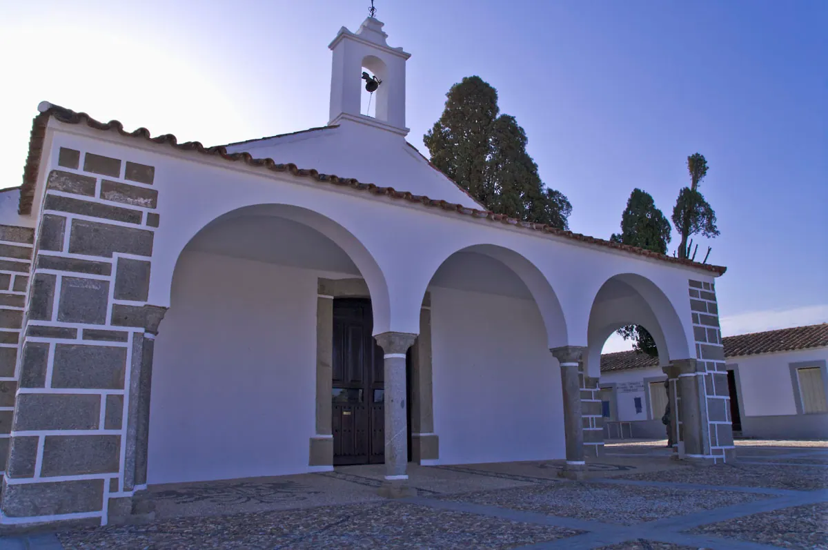 Santuario de Nuestra Señora de Luna, en la dehesa de la Jara (Los Pedroches, Córdoba)