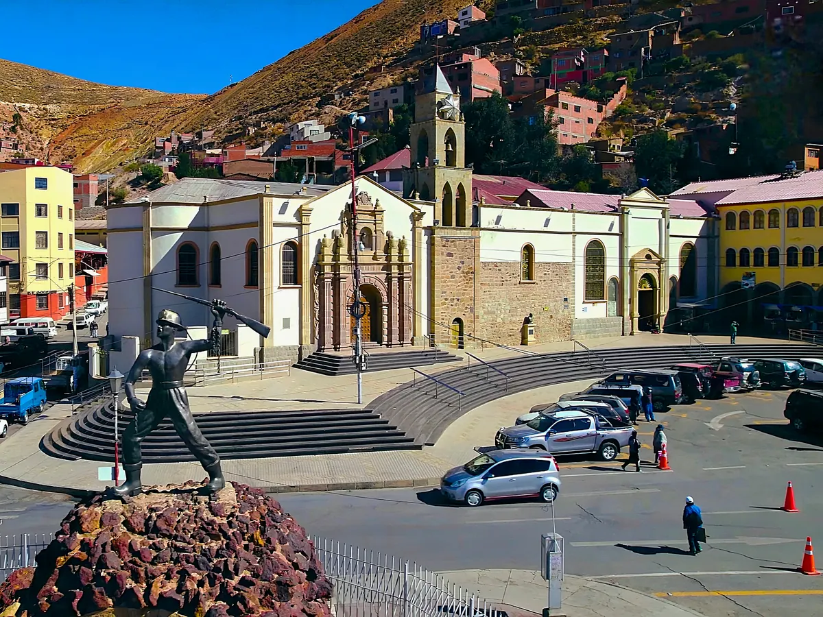 Santuario de Nuestra Señora del Socavón, en Oruro (Bolivia)