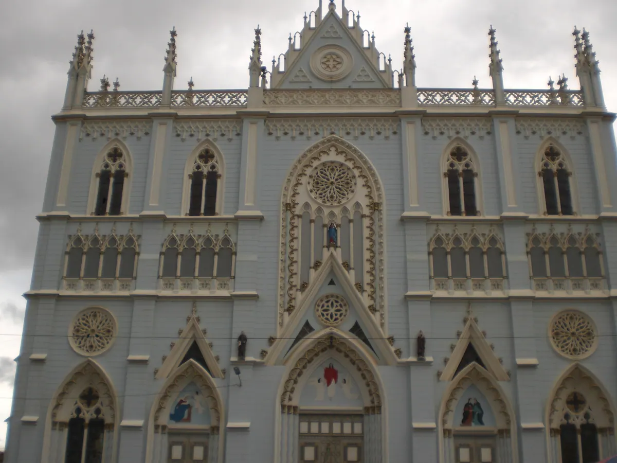 Fachada neogótica del Santuario de El Cisne, en la provincia de Loja (Ecuador), donde se venera a Nuestra Señora del Cisne