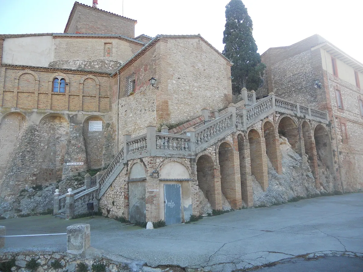 Santuario y monasterio de Nuestra Señora del Pueyo, sobre el Somontano de Barbastro (Huesca)
